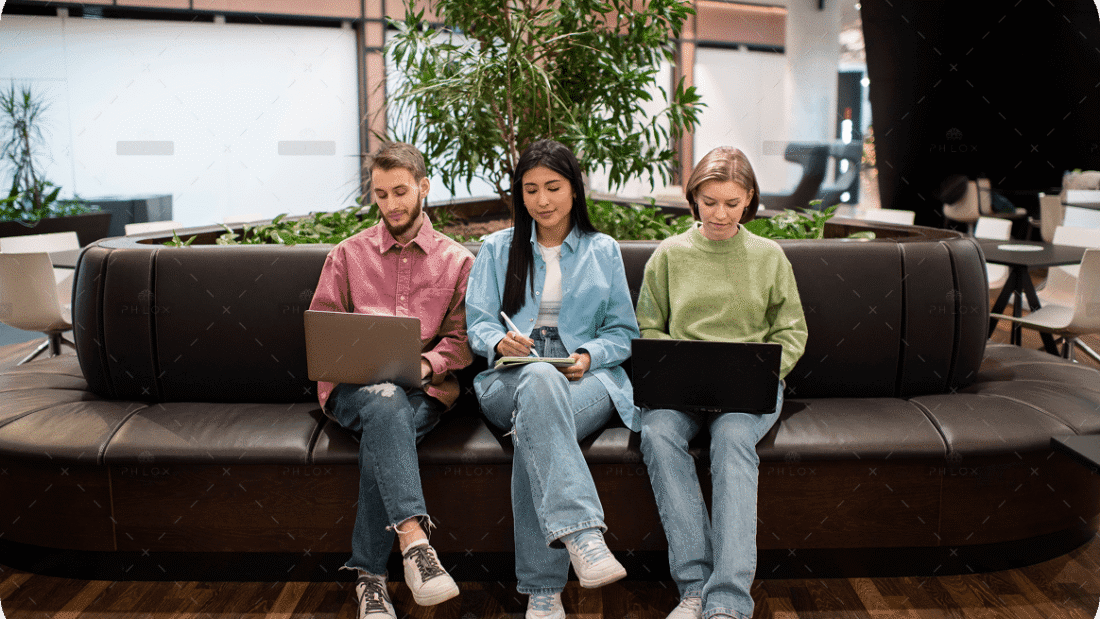 demo-attachment-1060-team-working-together-project-6-4